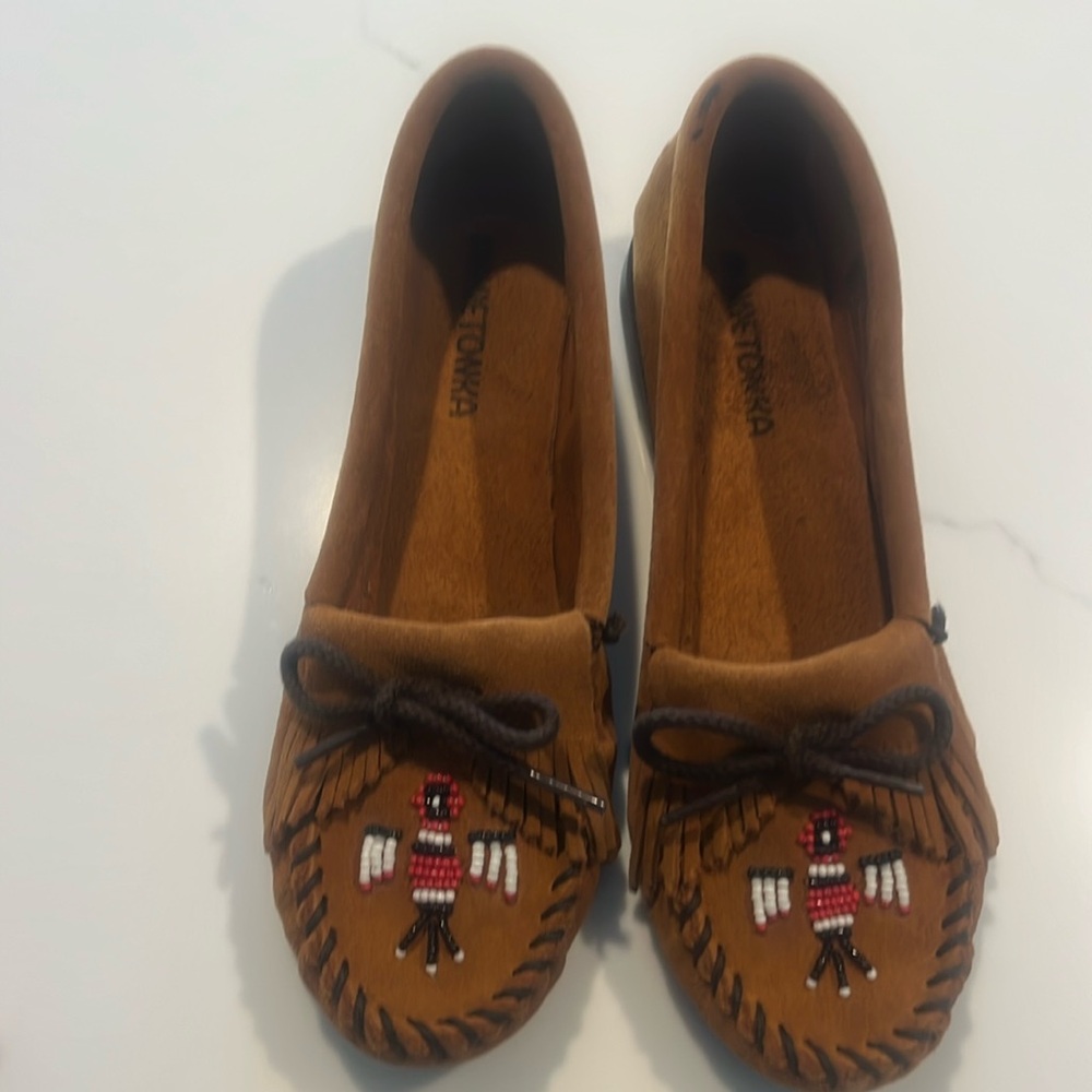 Minnetonka Brown Beaded Thunderbird Moccasins